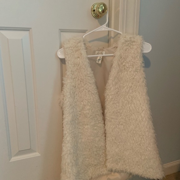 H&M Cream Fur Vest - Picture 1 of 3